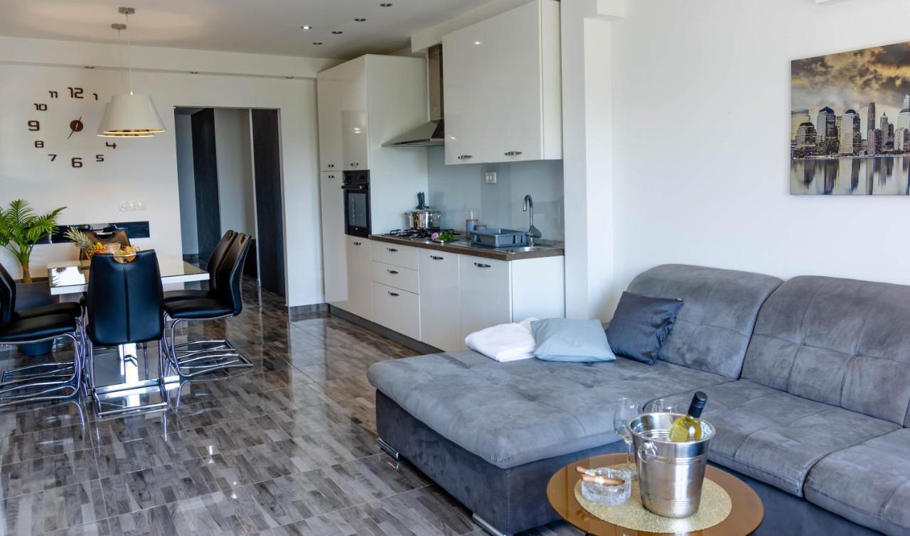 Deluxe Apartment Bellacosta Kaštela Exterior foto